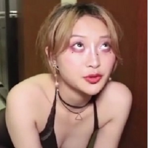 天美传媒『小依』贴身秘书的哀羞