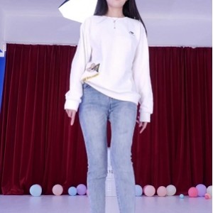 日月俱乐部果舞走秀健身C