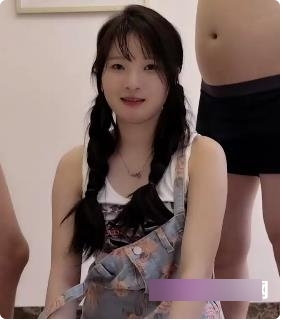 扣扣传媒清纯女演员《琳琳》极品榨汁机