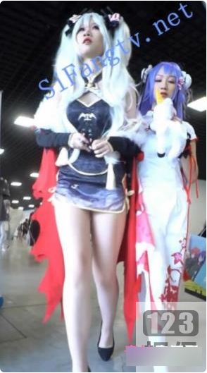 帅气小伙伪装摄影师樱之舞漫展