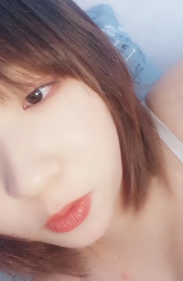 九儿小川白色吊带