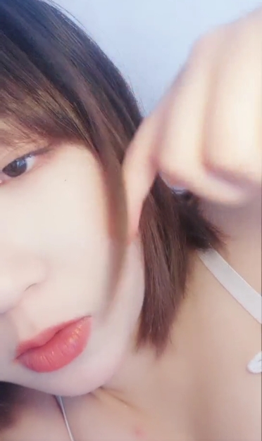 九儿小川白色吊带