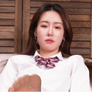 美女芝芝展示性感丝袜脚丫视频1V+5.3G