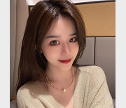 顶级颜值身材网红Babanaix女神：最会紫薇的时尚潮流商品