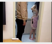 海角社区最新爆料：工地瓦工C出现在绿M自拍视频中！23分钟视频揭秘婚房故事，身材展示不容错过！下载观看！