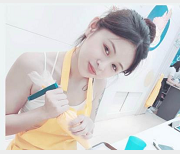 学院纹身小美眉P友自拍闯红灯小视频