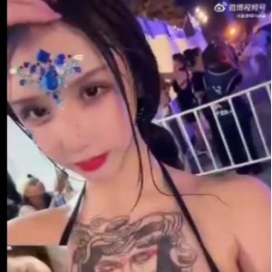 金伊娜：三明治三人游短视频尽显活力