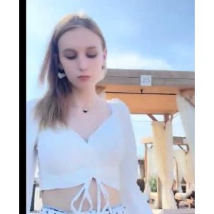 东北大神：户外挑战与海边搭讪，精彩视频观看