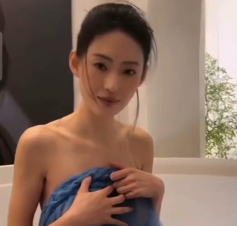 精品手口胶技术展示,女主湿润嘴唇抖动体验