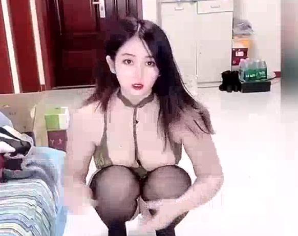 榨汁夏：高颜值网红，社保姬，直播视频介绍