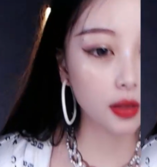 斗鱼直播火箭定制舞蹈皮卡欣儿，粉丝停播一年，短裤黑丝颜值身材