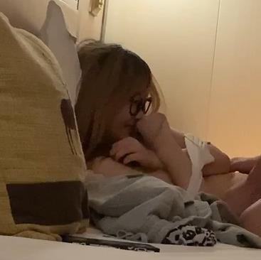 泰迪约妹事件曝光！作者自拍19部视频总时长20小时，露脸L用嘴进入，下载观看！