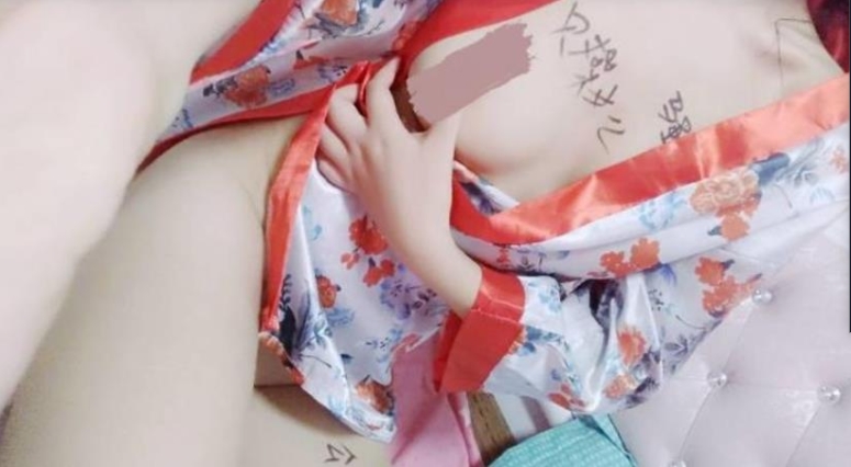 糕酱(三寸妹子闺蜜)合集给观众带来了一场充满友情和欢乐的视频盛宴,展现了雪糕酱与闺蜜们之间的深厚情谊和独特魅力。