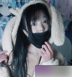 自拍图片分享：露脸美女秋秋酱的百度顽皮风格