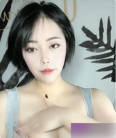 精选女主播的两部直播作品,含有E杯奶盖