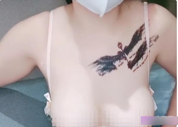 网红主播直播半糖巨峰