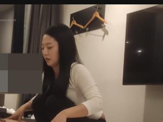 韩国探花-先按摩然后大战紧绷姐姐,用嘴自信表情自拍下载