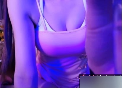 可以从中感受到韩安冉的生活态度和对美的追求，也可以了解到定制旗袍的魅力所在。高能定制的《呱呱酱》定制旗袍生活日记，不仅是一段关于服装的故事，更是关于自信和美丽的传递。