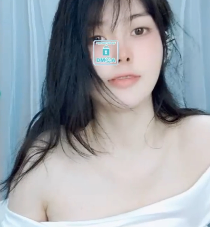 32v44.8g大罩杯胖臀Sweet-QiQi，网络世界的魅力诱惑