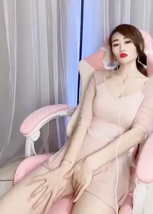 16V定制花椒兔小软露脸有尺度一对一服务