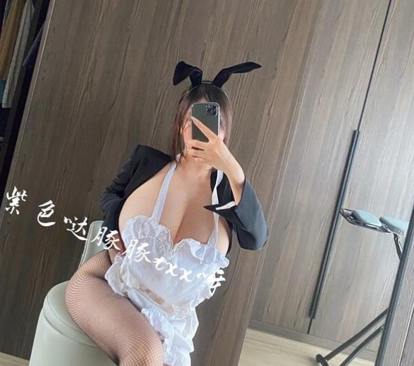 虎牙美人童小芯稀缺合集视频744M百度云