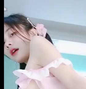 颜值担当姐姐直播挑战赛完整版，身材曲线诱人，露脸道具秀惊艳无比！