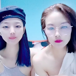 《妈妈指教她全程露脸有趣诱惑,妈妈很sao她》