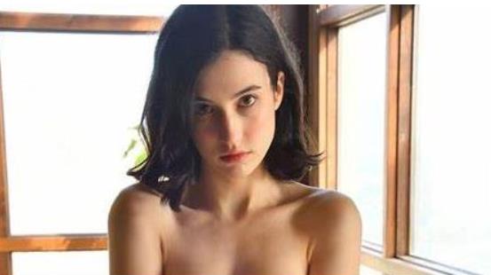 清纯大罩杯美人GiuliaWylde欧美网红视频合集，狂野尺度不容错过