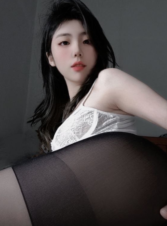 SS級小壞貓完美露臉11月高價定制7三人游3v+2.52g百度盘