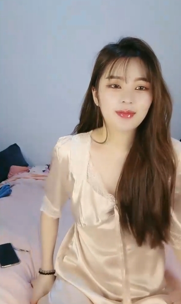 网红主播曝光完美颜值女神级小姐姐三人游大战,裙子墨镜感觉画面,1V1.11GB百度盘