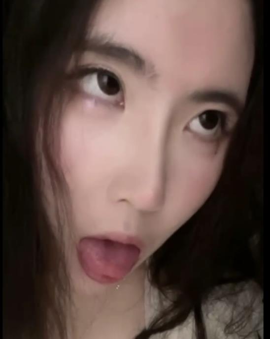 666大门槛福利！小刘亦菲草莓老师露脸自拍视频，车衣棒棒糖下水道不手套修！