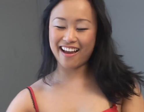 疯狂反差感!小伙伴挑战加特林机关枪,女主棒棒糖下水道,十五分钟视频惊艳观看