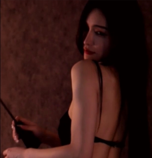 斗鱼艾可乐定制20v4.4g，珍稀收藏，限量发售，百度搜索获取更多信息