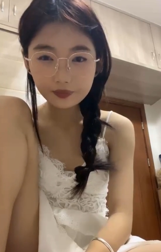 困困兔大学生与小狗直播合集：49v37G百度云，不容错过！