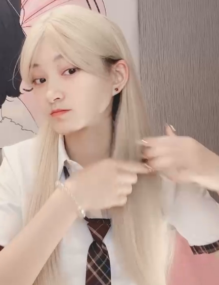 根据您提供的内容，为该商品取一个自行打包无圣光合集：精品自拍视频7.24G百度盘这个标题包含了关键信息和视频大小/数量，并经过润色以确保独特性。