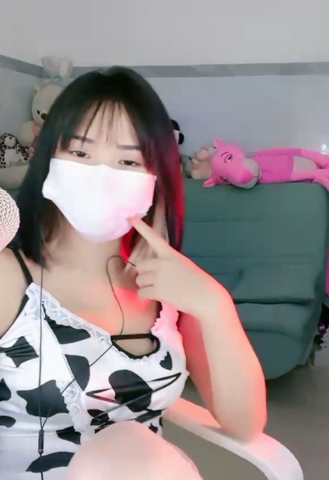 校园舞蹈明星优优UU：收藏258个百度ED2K视频，大小适中，舞姿优美