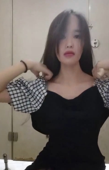 “厕所战神：雪儿粉15.6G合集，探索神秘厕所，独家收藏！”