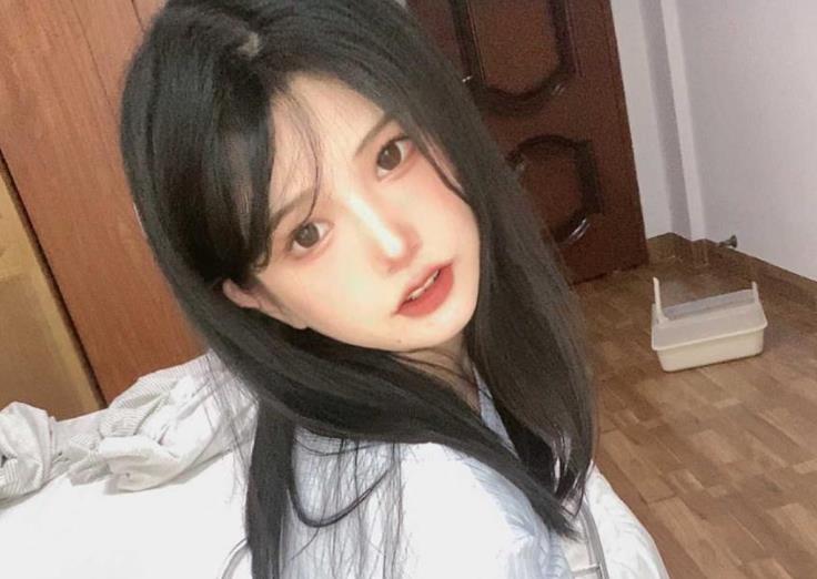 绝色新晋女神倦倦喵1.2G皇帝套视频合集必看