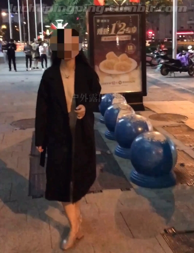 浮力主播萍萍经典合集:室外展示风格惊艳路人,视频数量翻倍增加!