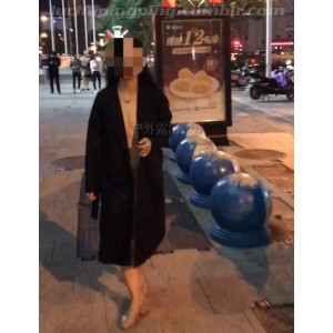 浮力主播萍萍经典合集：室外展示风格惊艳路人，视频数量翻倍增加！