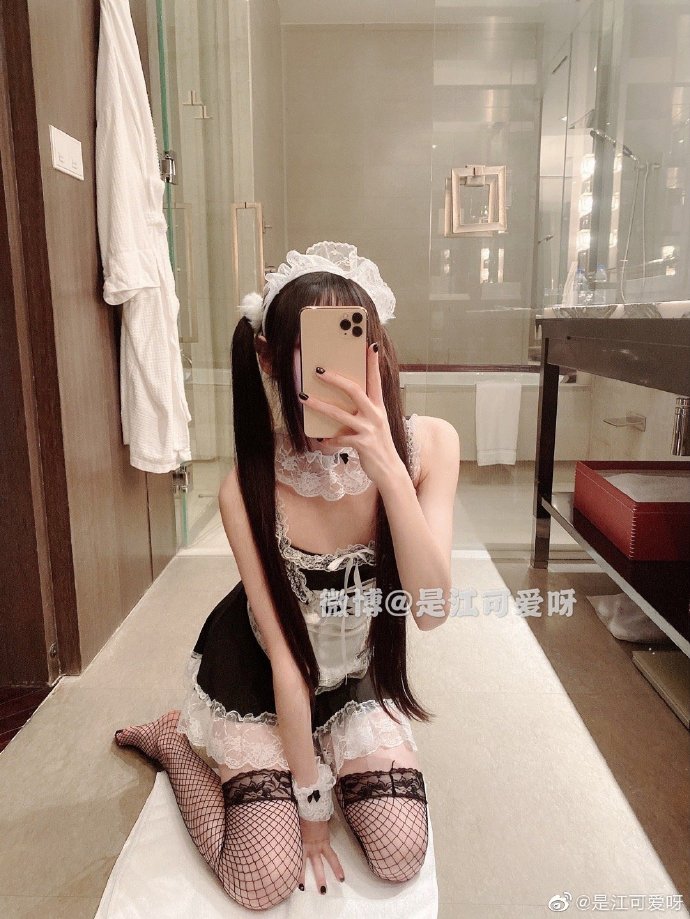 独特魅力的江可爱呀高端定制COS服装视频资源，41V6.7G，网红推特大博主的反差感觉！