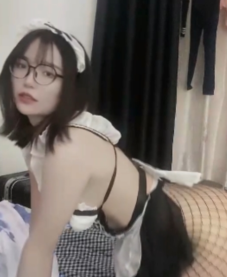 周周乖崽定制私拍视频集，2.27g内容精彩，收藏热度持续飙升