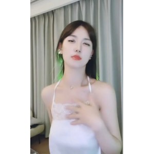 花椒宁依纯热舞视频：火辣身材，热情奔放，8V+1.03G