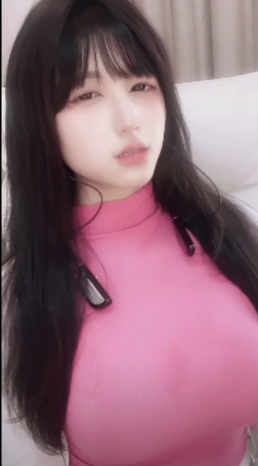 抖音半荤兔柒柒大摆锤最新合集1V928M，硕山峰前，会员定制