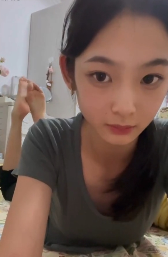 女大学生百度盘宿舍秀嫩脚最新合集30V450M,永久有效,双层压缩
