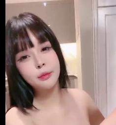 自拍平台幼喵颜值王婴儿肥最新合集1V1.9G,车灯下的道具秀