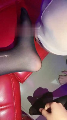 鬼鬼KTV服务员舔脚最新合集1V31M，尽享奢华体验