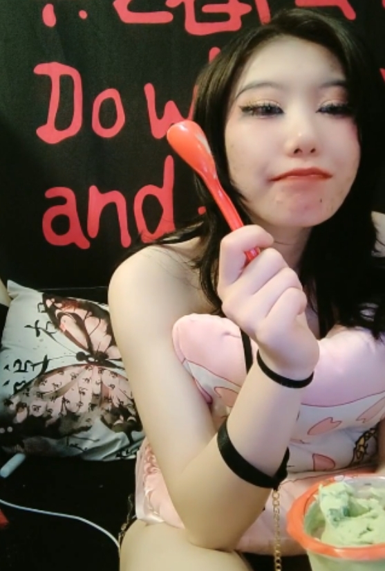 镜宝丰满舞蹈推特合集272部147.8G翘臀长腿