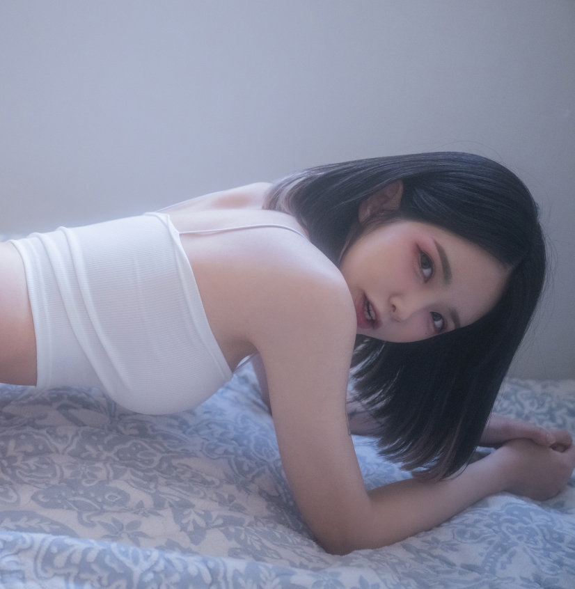 微博yuka娇躯福利图集44G妻子翘臀绝版收藏