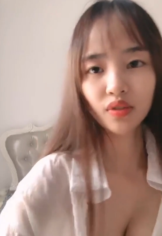 阿桃惹火馒头学妹视频5v8.7GB站合集大罩杯来袭
